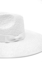 Tara Hat-White