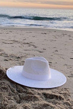 Tara Hat-White